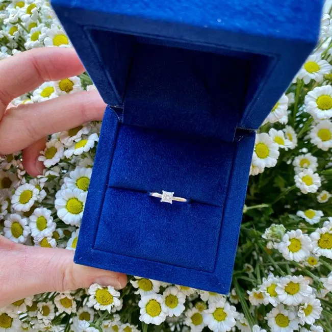 Princess cut diamond engagement ring - Photo 6