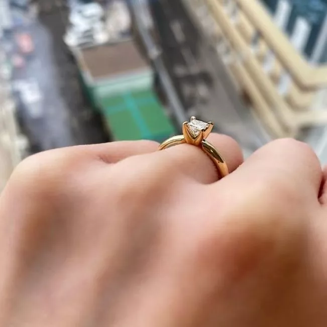 Yellow Gold Ring with Princess Cut Diamond - Photo 4
