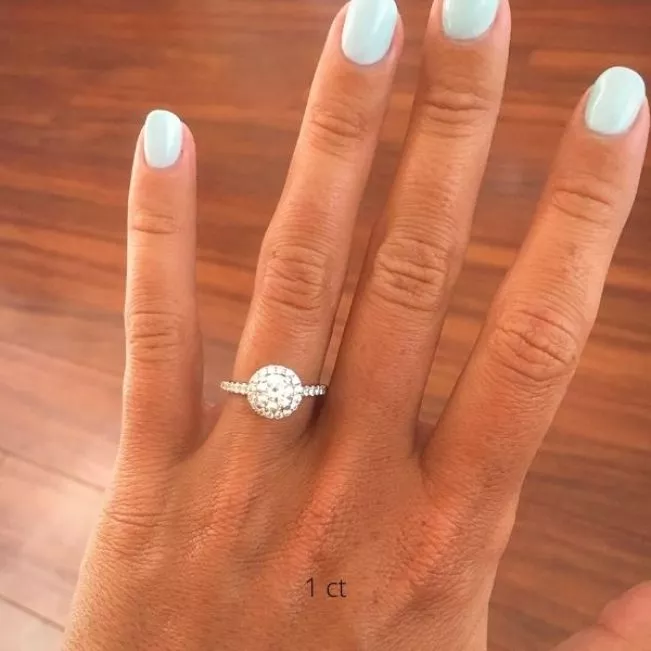 18K White Gold Ring with Round Diamond in Halo - Photo 3