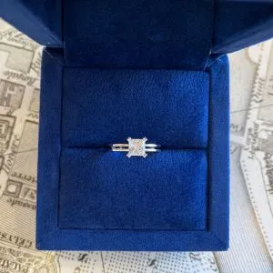 Contemporary Princess Cut Engagement Ring - Photo 4