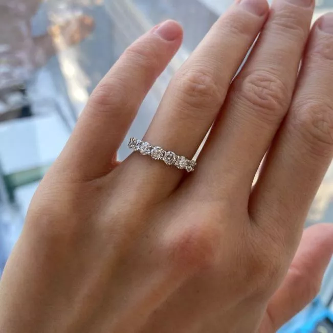 Classic Seven Round Diamond Ring Yellow Gold - Photo 4