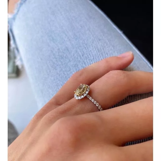 1.13 ct Oval Yellow Diamond Ring with Diamond Halo - Photo 5