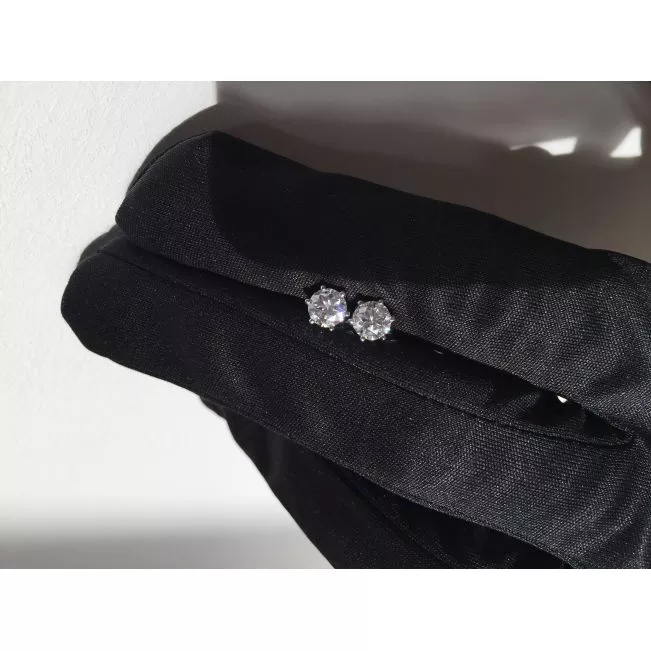 Classic Diamond Stud Earrings in 18K Rose Gold - Photo 5